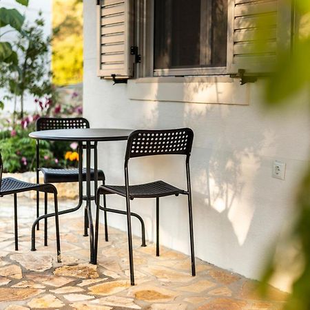 Janakis Garden Livadi Aparthotel Himare Fshat Exteriör bild